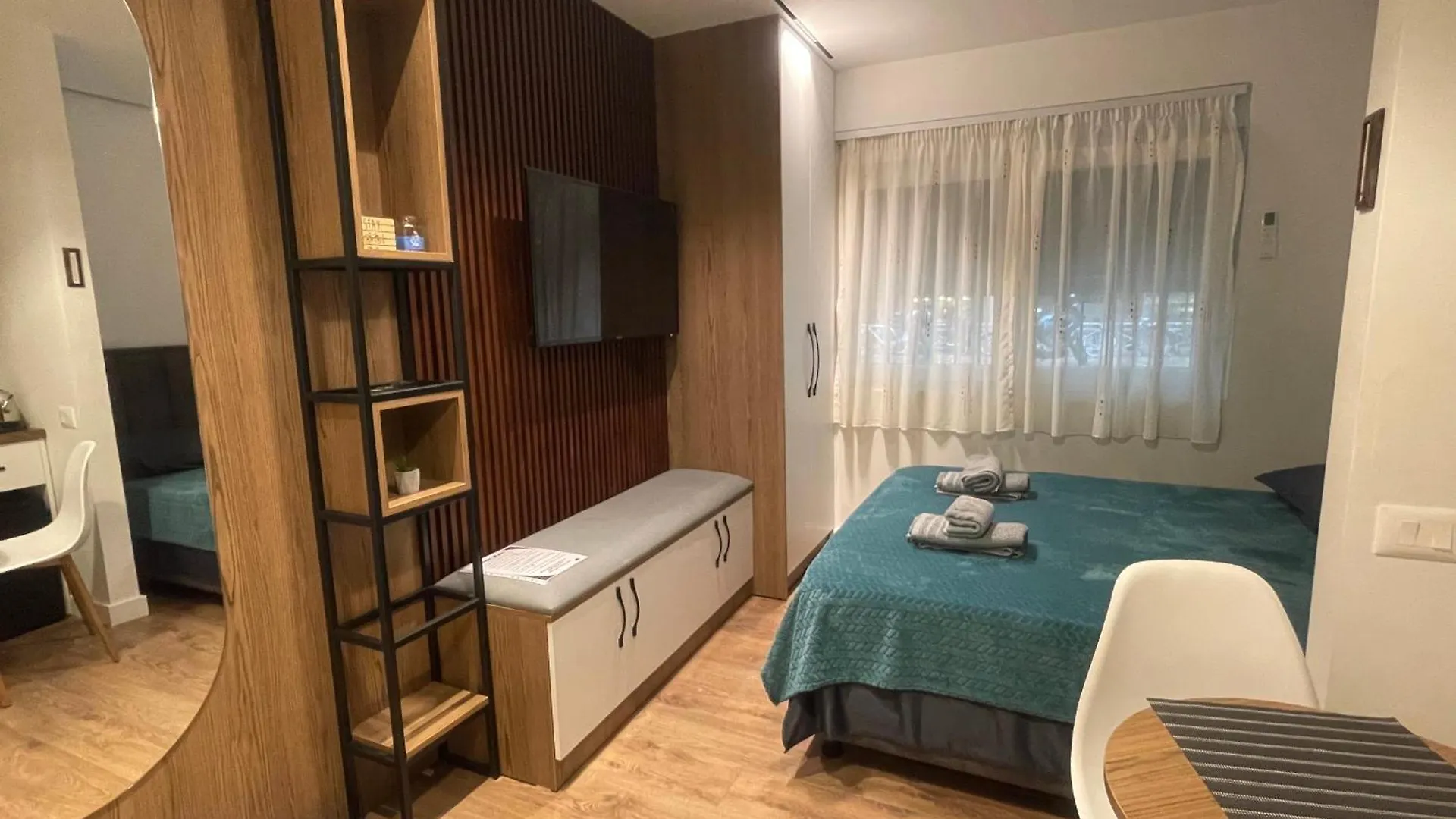 Downtown Studio Apartments Тирана